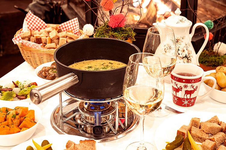 bild zeigt käsefondue